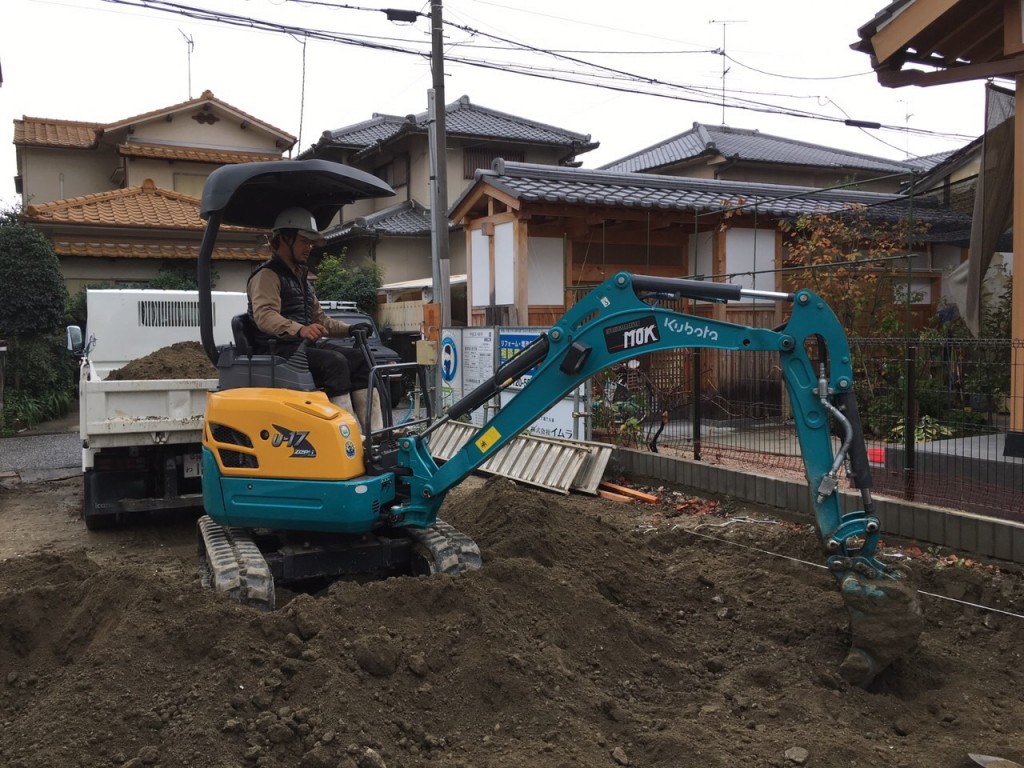 大阪　富田林市　新築建物の基礎掘削（外構工事）