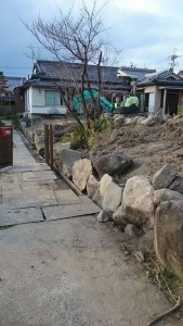 大阪　泉佐野市　庭石据え付け、くずれ石、野面積み