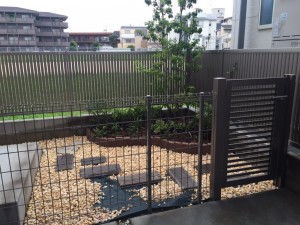 大阪 堺市堺区 庭つくり 花壇つくり ロックガーデン 植栽工事 ソヨゴ オリーブ 常緑ヤマボウシ 植忠 Blog