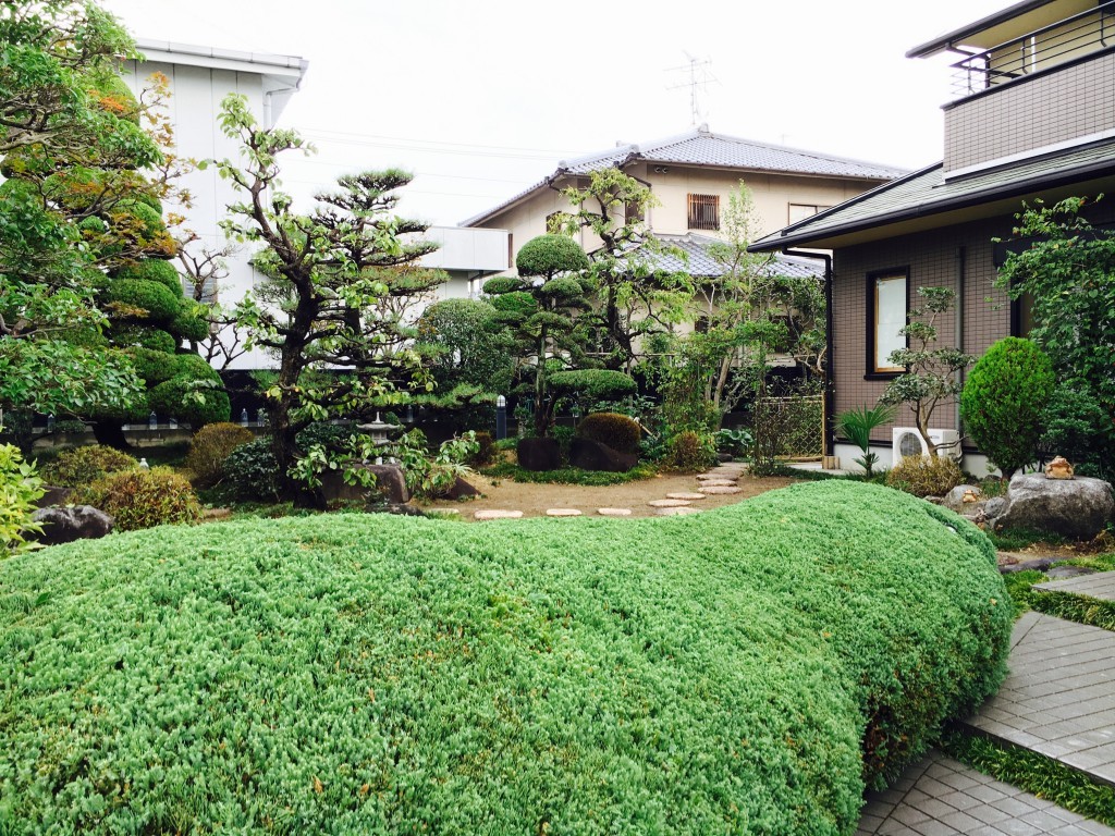 大阪　大阪狭山市　庭つくり、植木の剪定