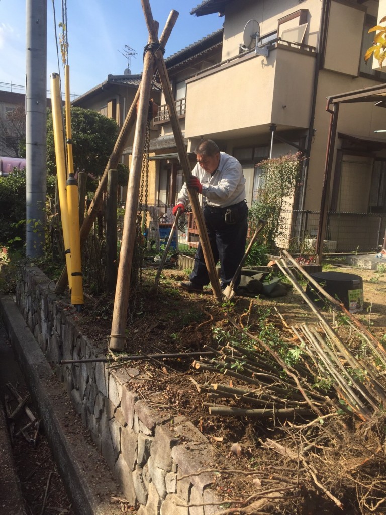 大阪　和泉市光明台　庭のリフォーム、エクステリアリフォーム　本日、着工