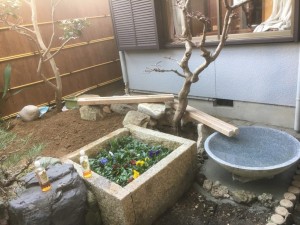 大阪　堺市田出井町　和風の庭造り、庭のリフォーム、蹲踞・水盤据え付け