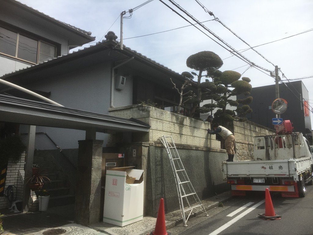 大阪　堺市田出井町　庭のリフォーム、大谷石の塀のやり替え