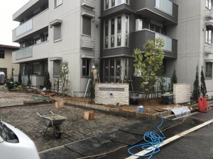 大阪　堺市堺区　植栽工事、植木の植え付け　着工