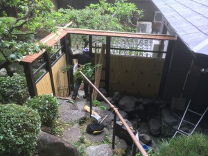 大阪　南河内郡　露天風呂の和風の庭、竹垣改修工事、庭のリフォーム　※6/26着工